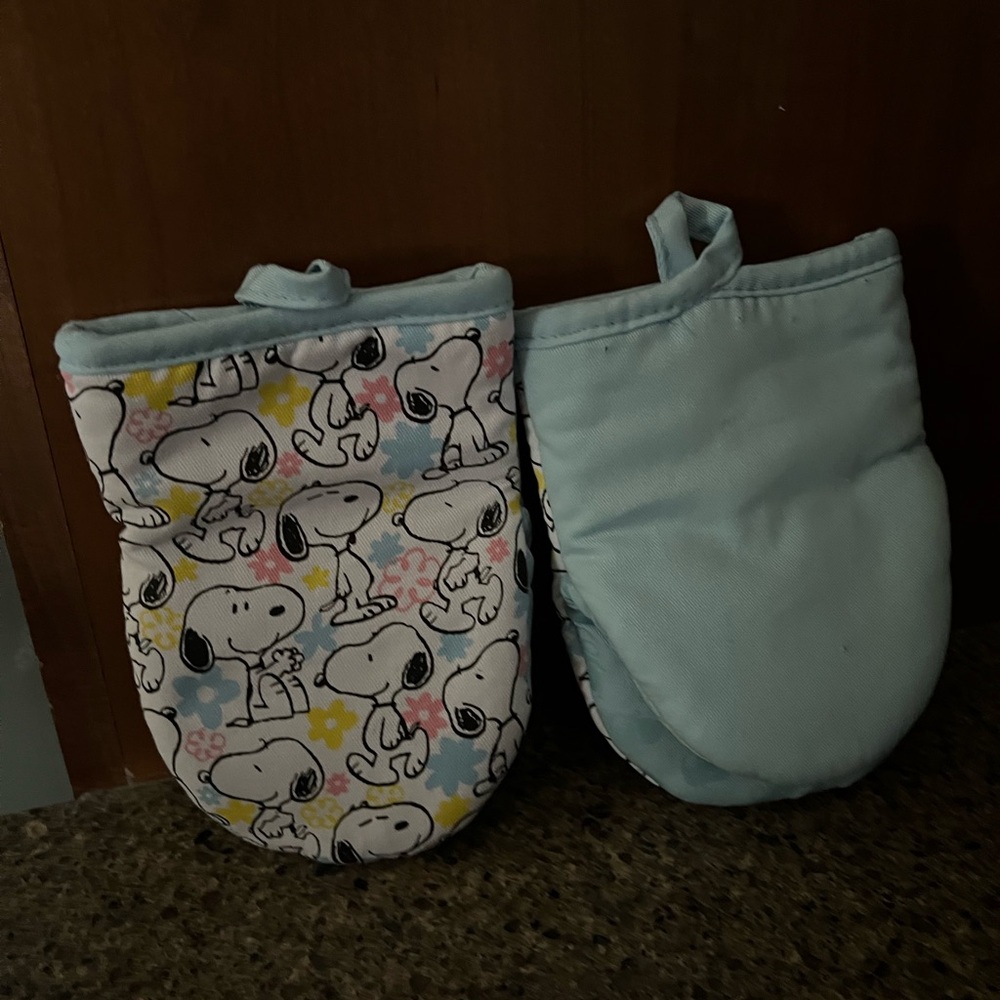 SNOOPY POT HOLDERS - Light Blue